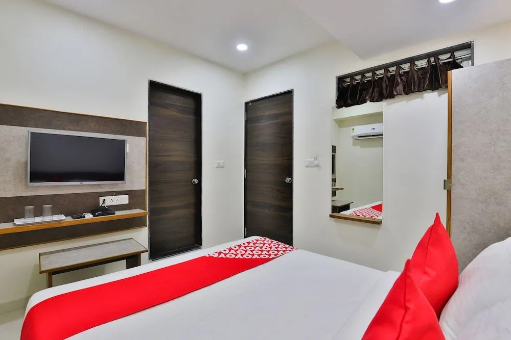 Oyo 25009 Hotel Crystal