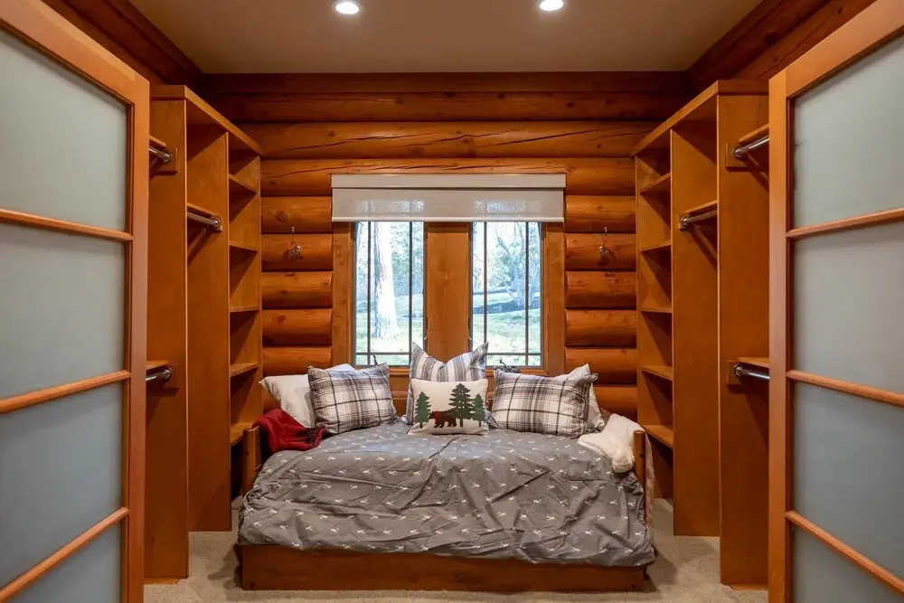 10 - Wild Horse Estate 5 Bedroom Cabin by Redawning