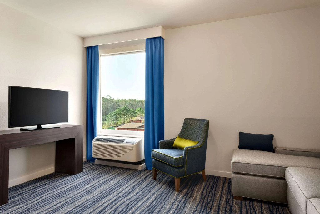 La Quinta Inn & Suites by Wyndham Orlando I-Drive Theme Parks