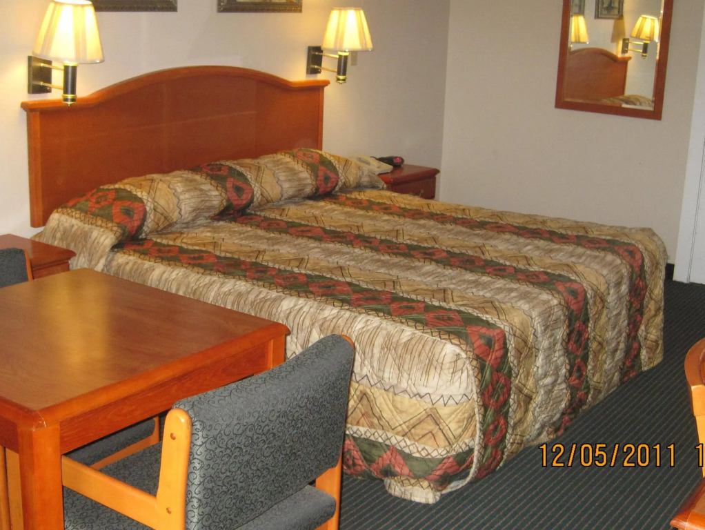 Oakwood Inn