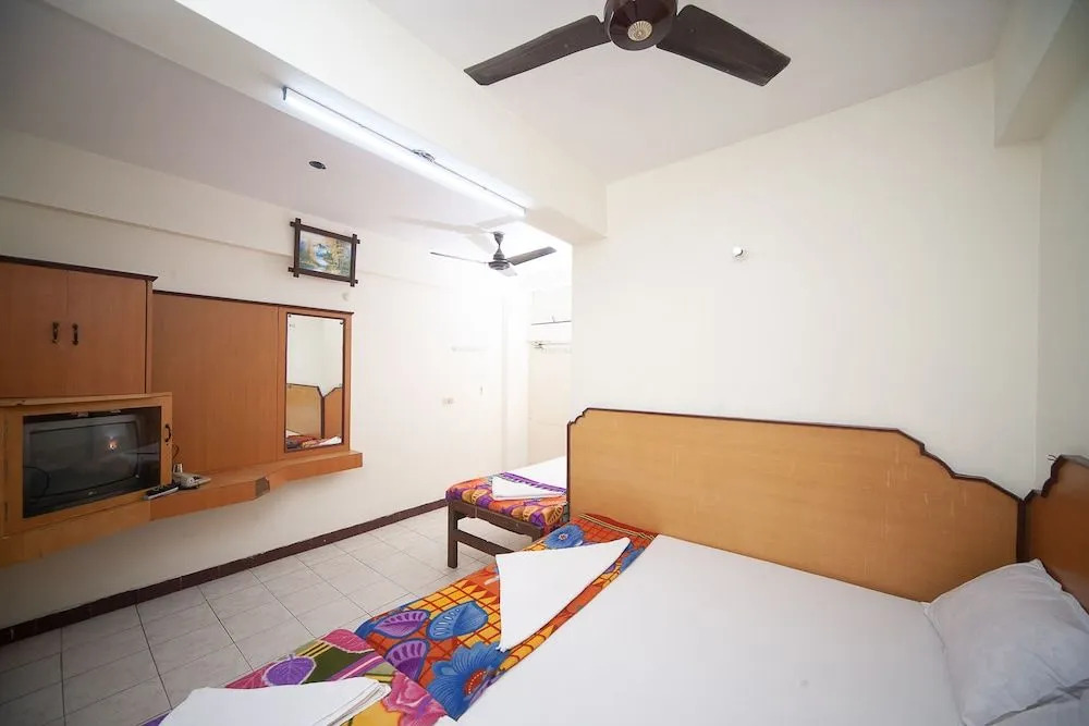 Spot On 38565 Hotel Surya