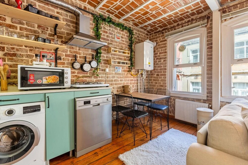 Nostalgic Flat Near Galata Tower in Beyoglu