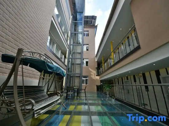 Yixin Theme Hotel