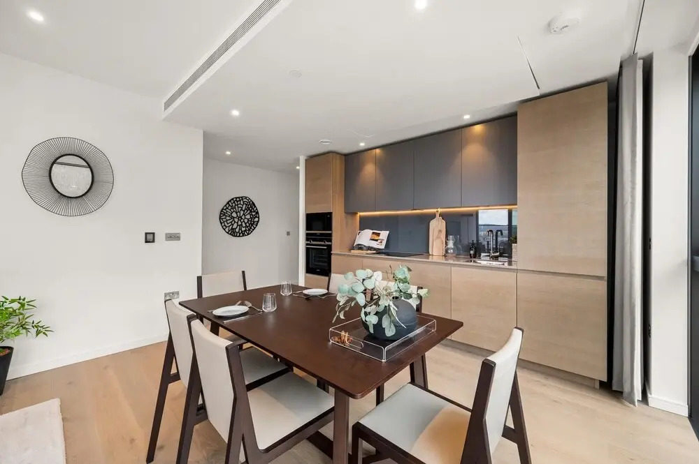 Luxury two Bedroom Apartment in East Londons Docklands