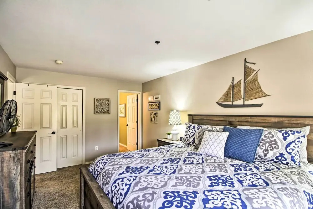 Near Branson Strip! Water-view Condo w/ Balcony