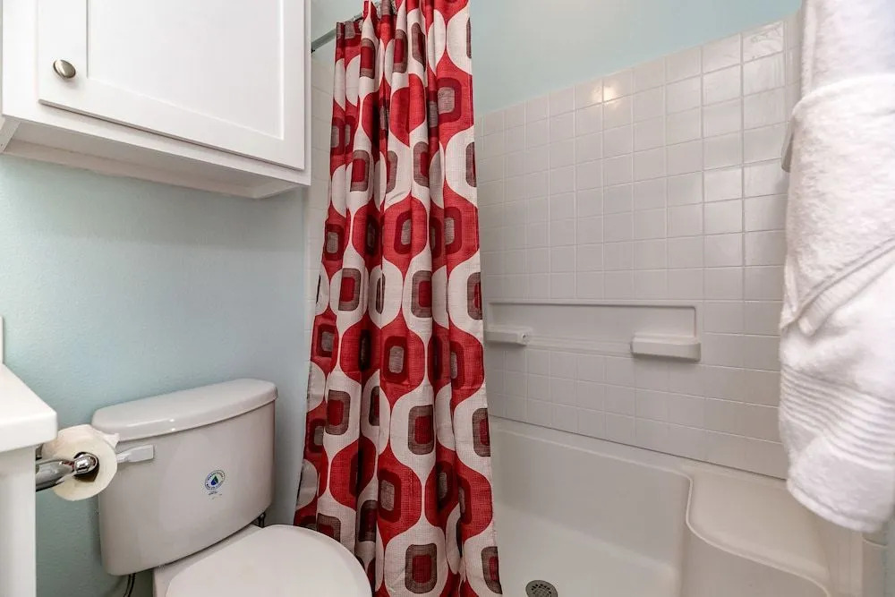 SeaEsta Brand New Bright and Beachy Port A Home by RedAwning