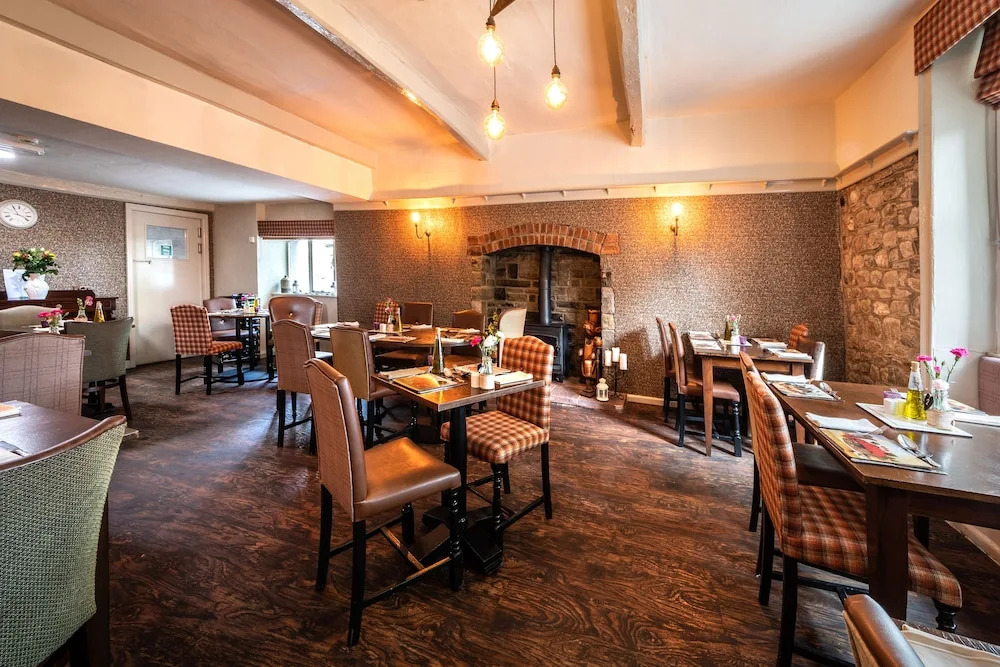 Maypole Inn