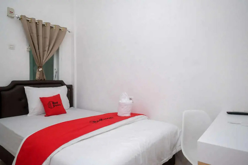 RedDoorz Plus At Lovina Inn Tonrangeng River Side