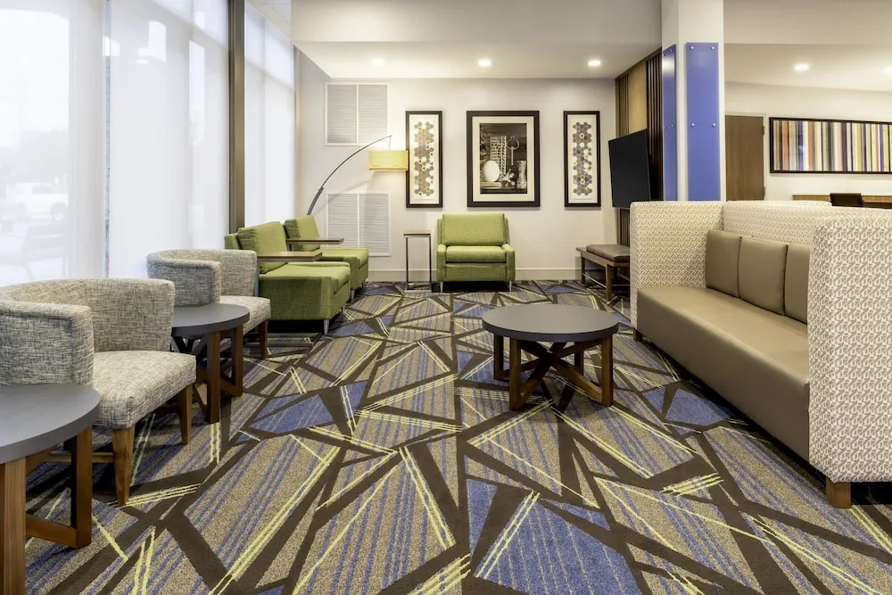 Holiday Inn Express & Suites - Milwaukee West Allis by IHG