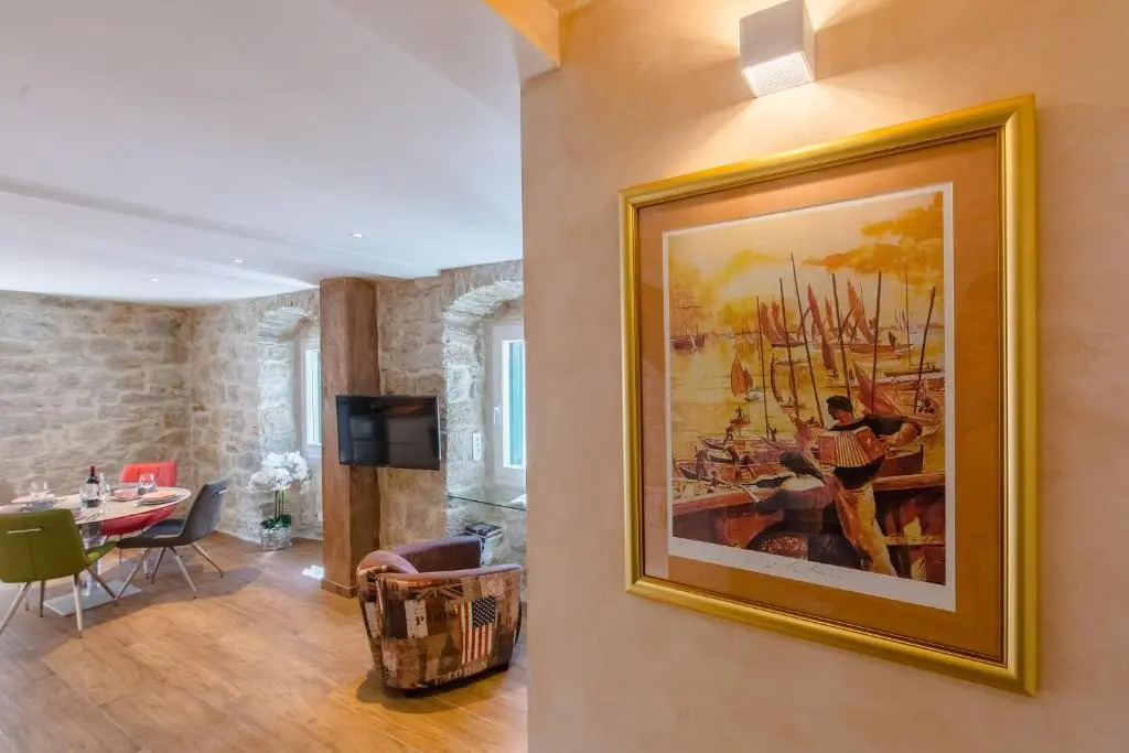 Luxury Apt Petra in 400 year old stone house 4+2