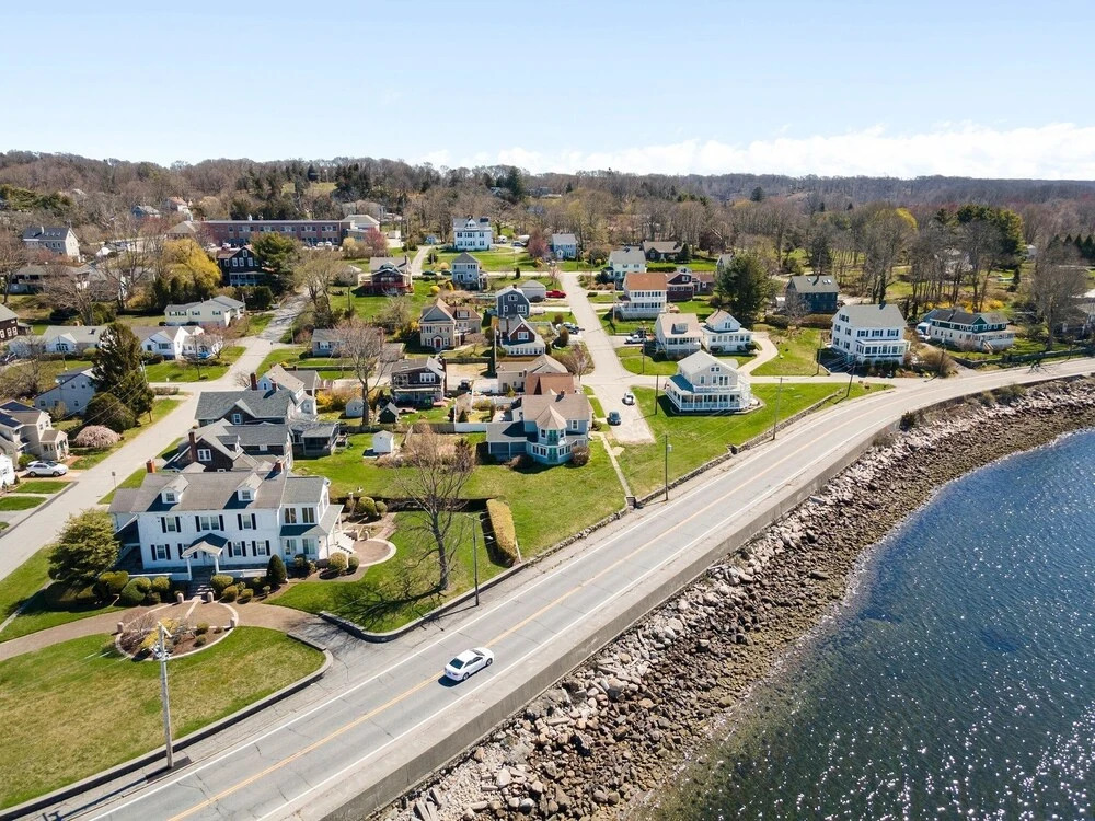 Spacious Coastal Tiverton Waterfront Getaway 3 Bedroom Cottage By Redawning