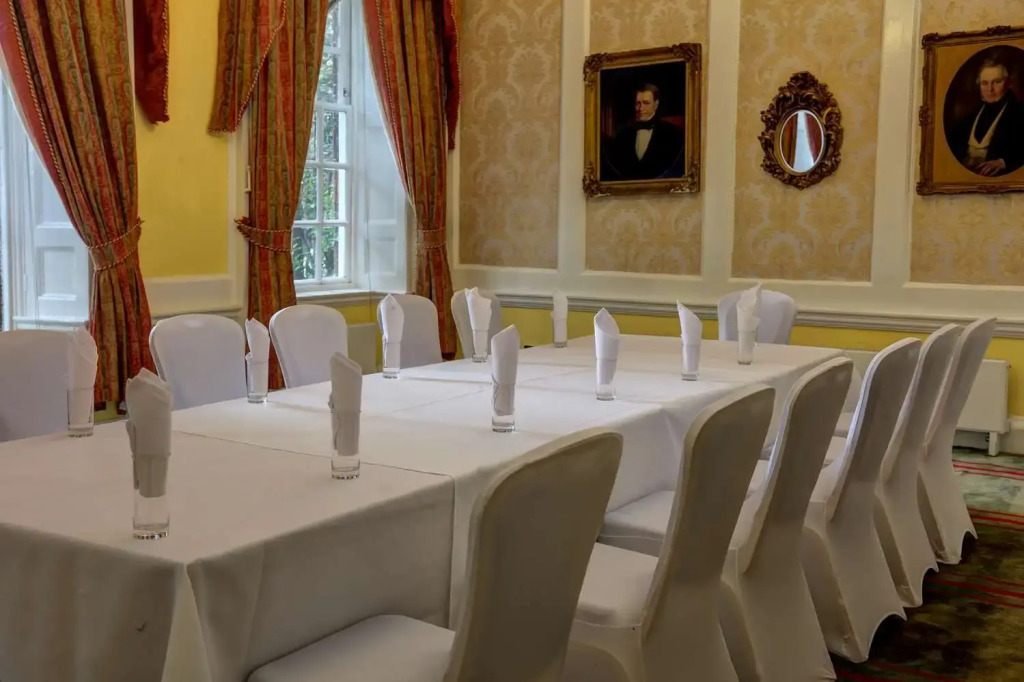 Baylis Park Hotel