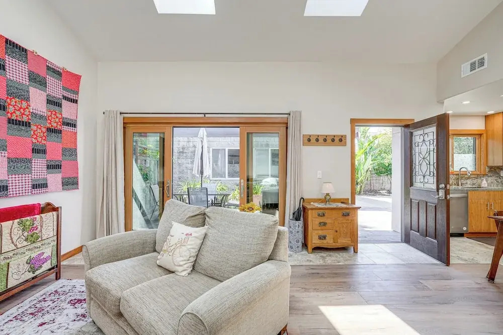 Alameda Studio w/ Patio: 3 Mi to Oakland Coliseum!