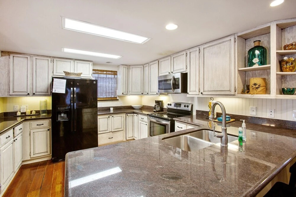 Antigua Key - Just A Couple Blocks To Seawall Beaches, Shops, Restaurants And Pleasure Pier! 4 Bedroom Home by RedAwning