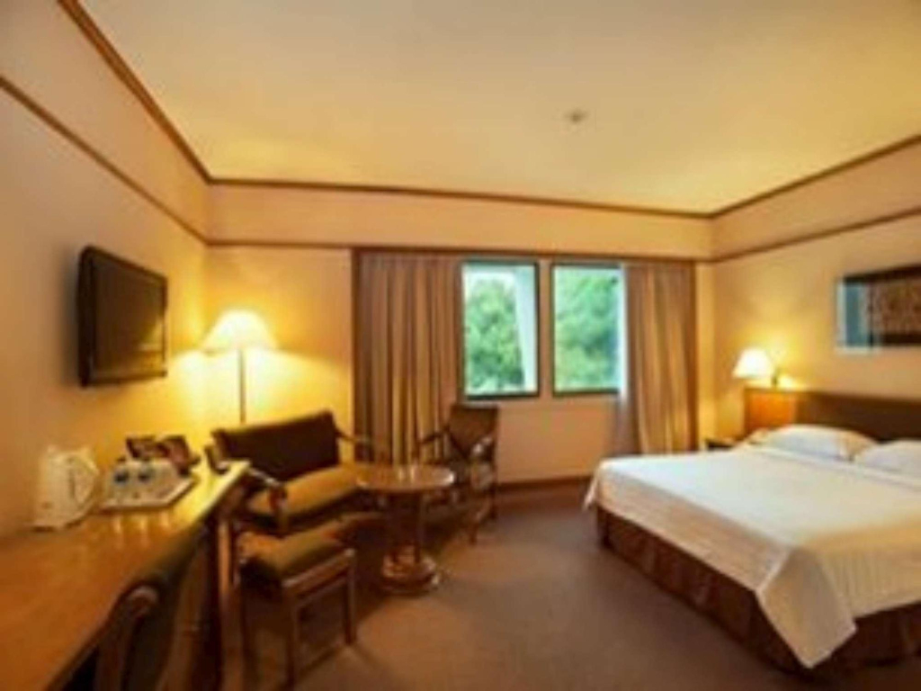 Elmi Hotel