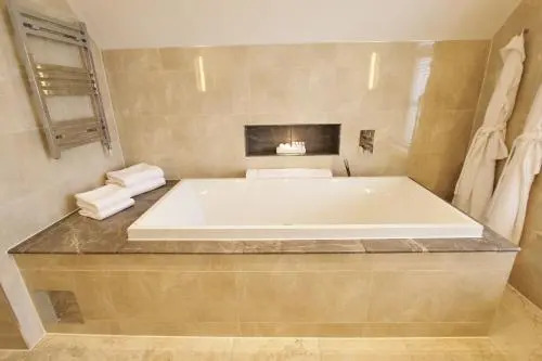 Cae Court Hotel