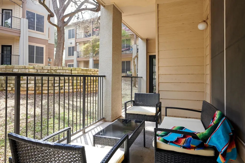 Artsy South Congress Suites by Sonder