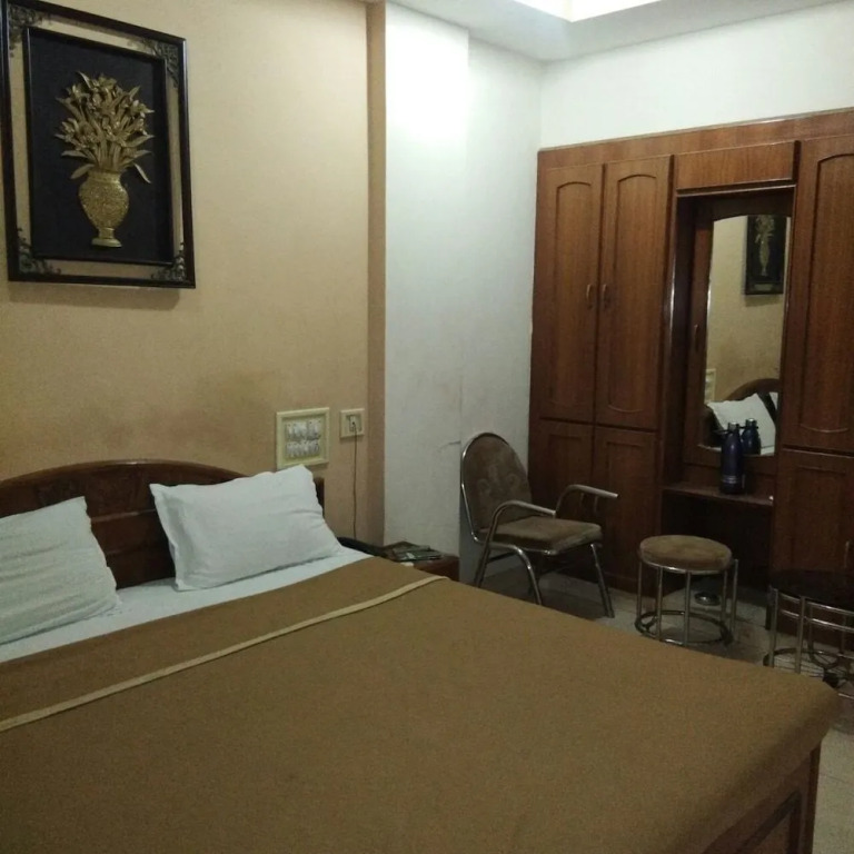Hiriz Hotel Dollar