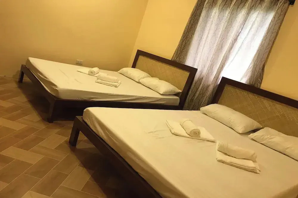 Avilas Hostel Moalboal near Beach