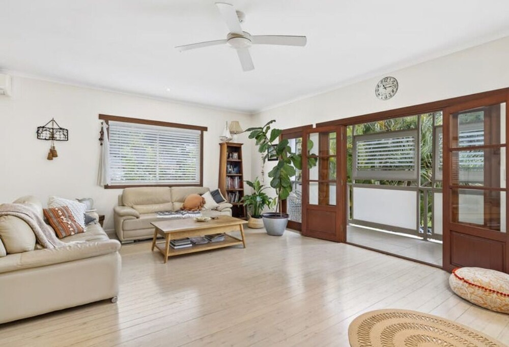 Burleigh Coastal Escape 4BR Home