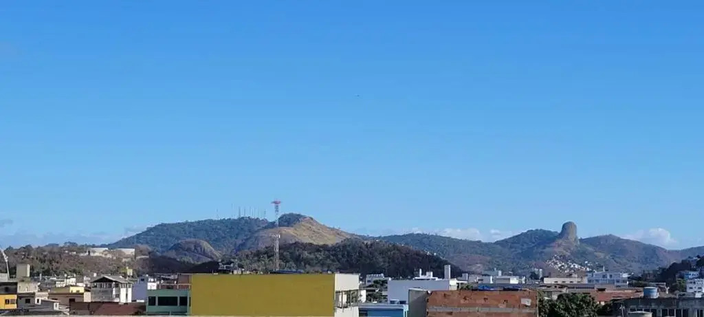 Cantinho do SOSSEGO, a 2 km da praia de Itapuã, no centro da cidade, wifi, ideal para CASAL
