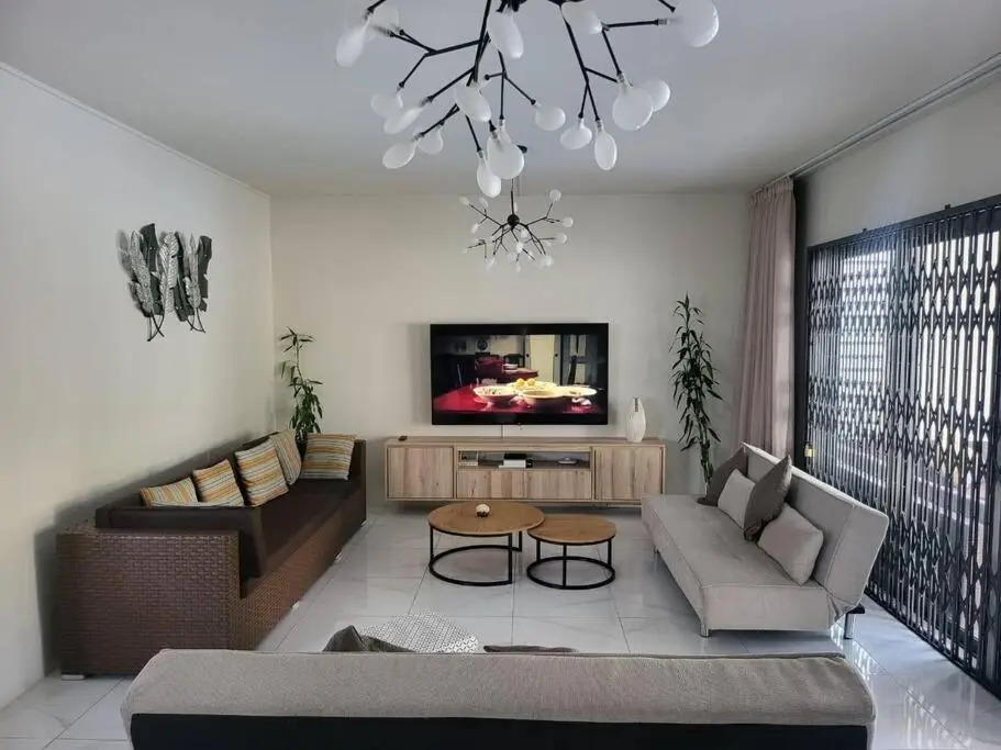 luxury cheerful 4 bedrooms villa in Calodyne