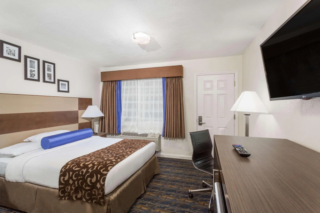 Howard Johnson by Wyndham Berkeley