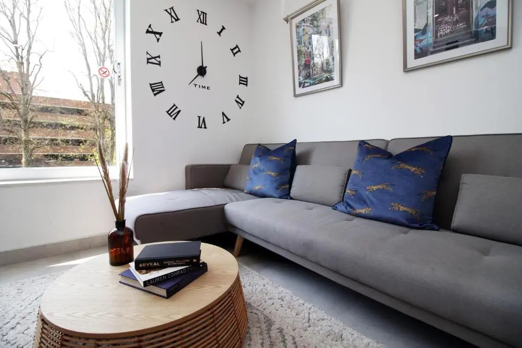 New Light & Airy 3 Bed Getaway - Wifi - Netflix - Comfort