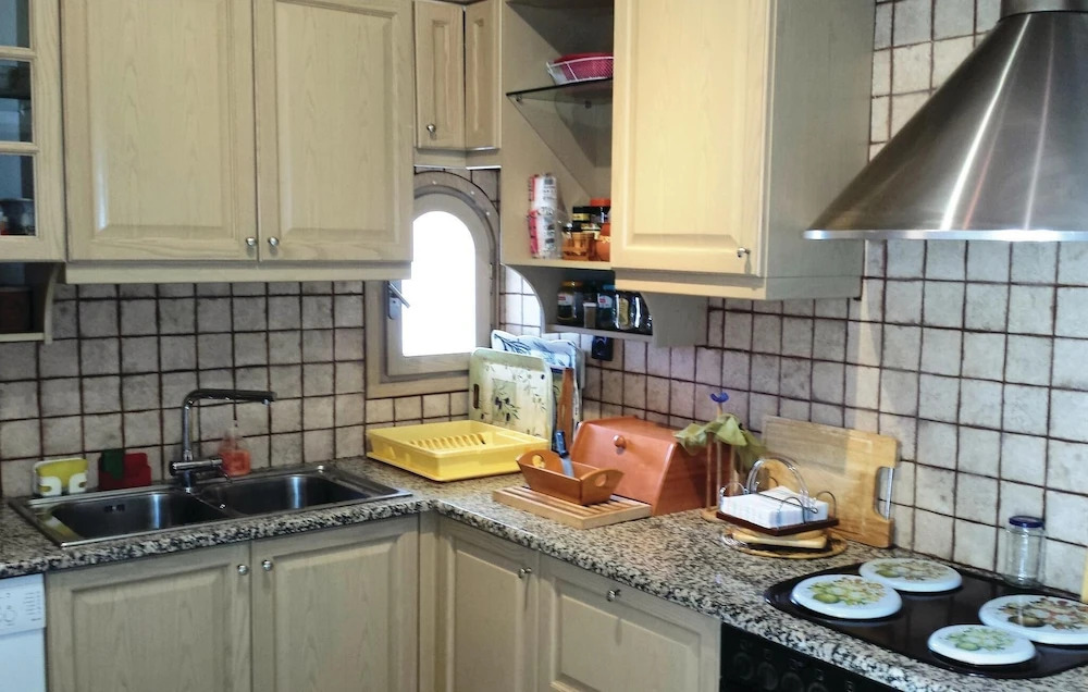Nice Home In Plativola Aggrethym