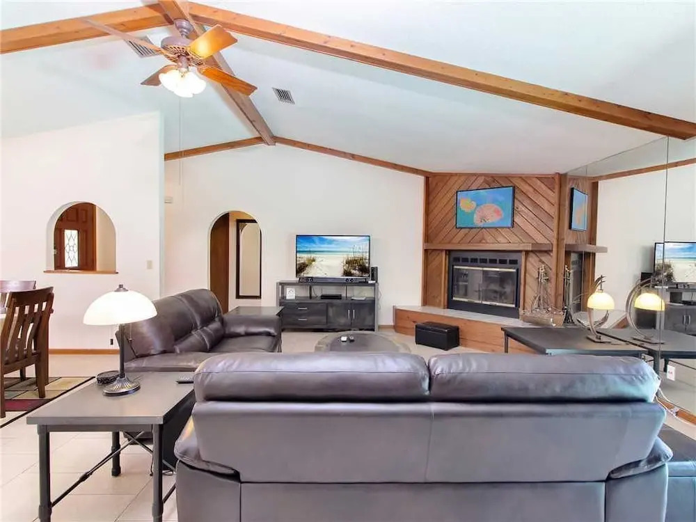 Blue Oasis - Three Bedroom Home