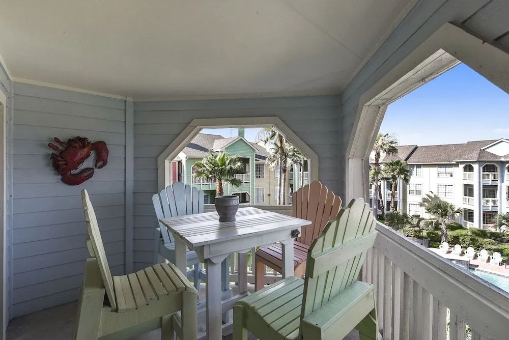 Dawn Condo 533-tiki Time 1 Bedroom 1 Bathroom Condo