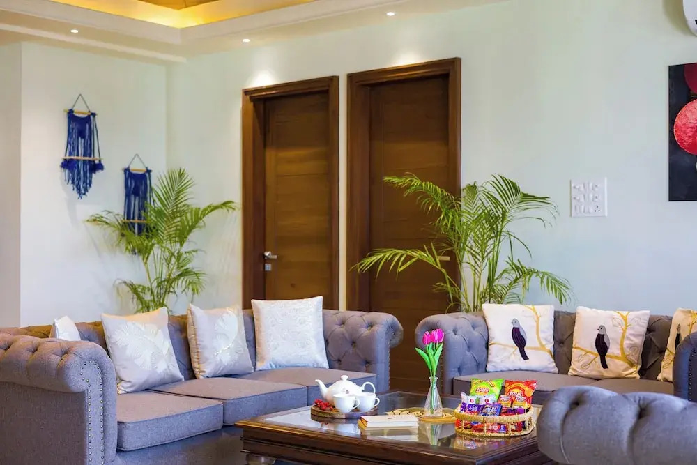 Alaya Stays BYDM The Sky Heaven - 4 BHK Penthouse 15 Min from Triveni Ghat With Balcony & Lift