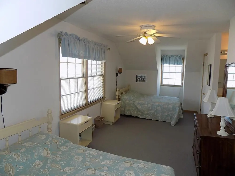 Holland - 4 Br Home