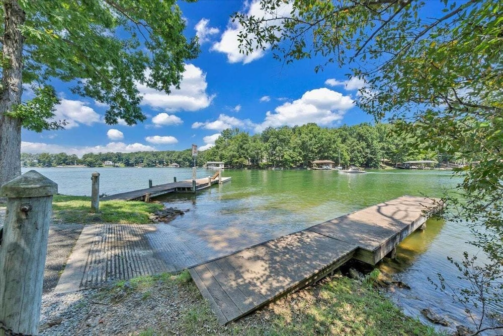 Lakeview Village East - Community Pool, Tennis & Boat Ramp