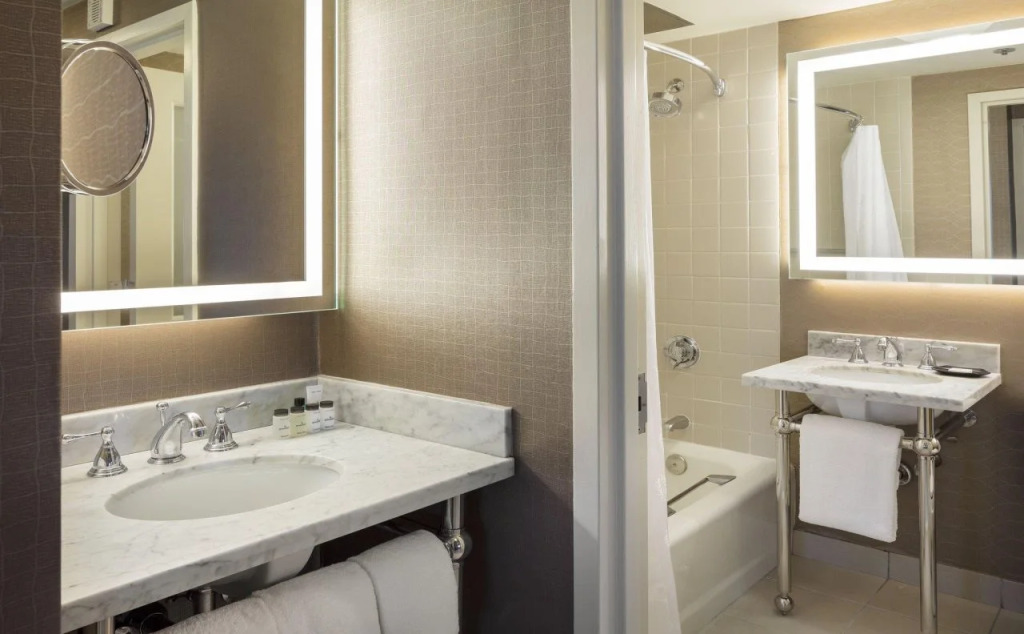 Sheraton Commander Hotel