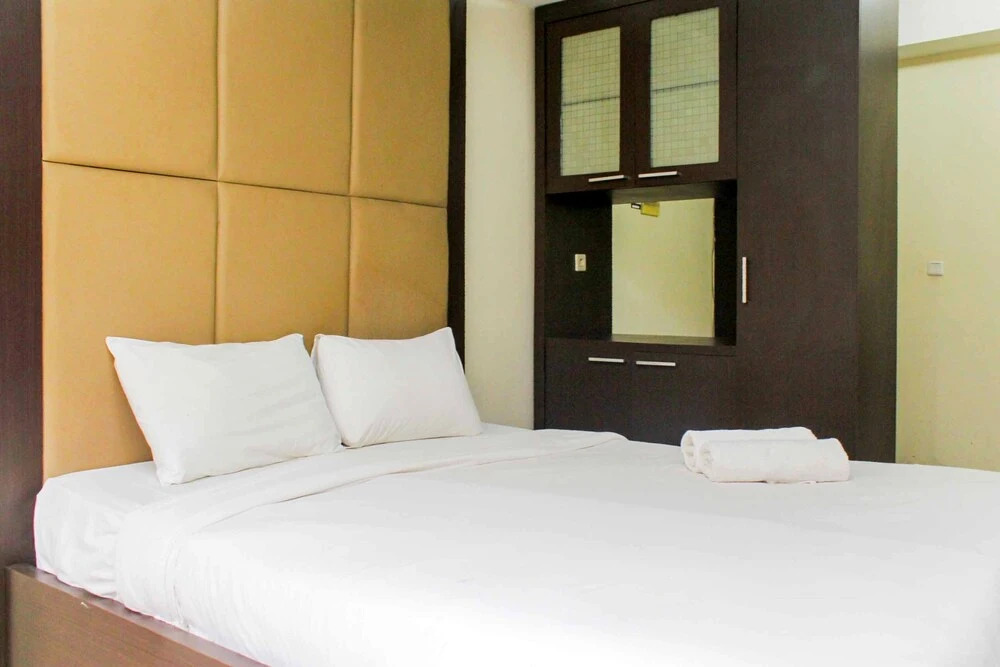 Cozy Studio at Metropark Condominium Jabebeka Apartment By Travelio