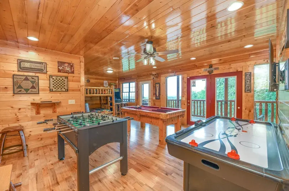 SmokyStays Bears Den Cabin