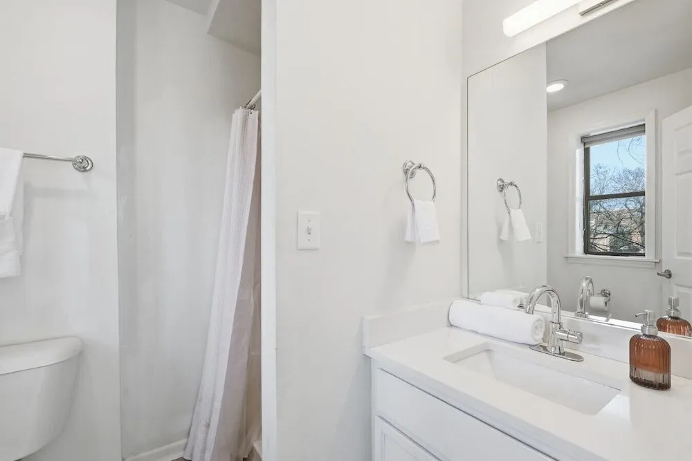 Apex Executive Apartments - 110 30th Ave