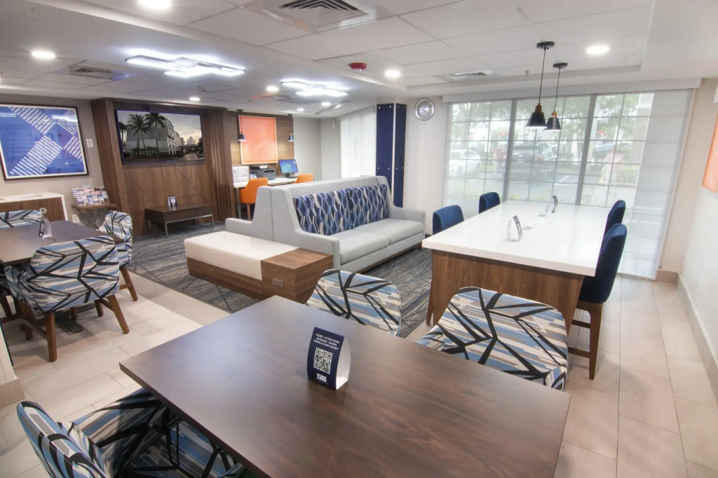 Holiday Inn Express and Suites Fort Lauderdale Airport West by IHG