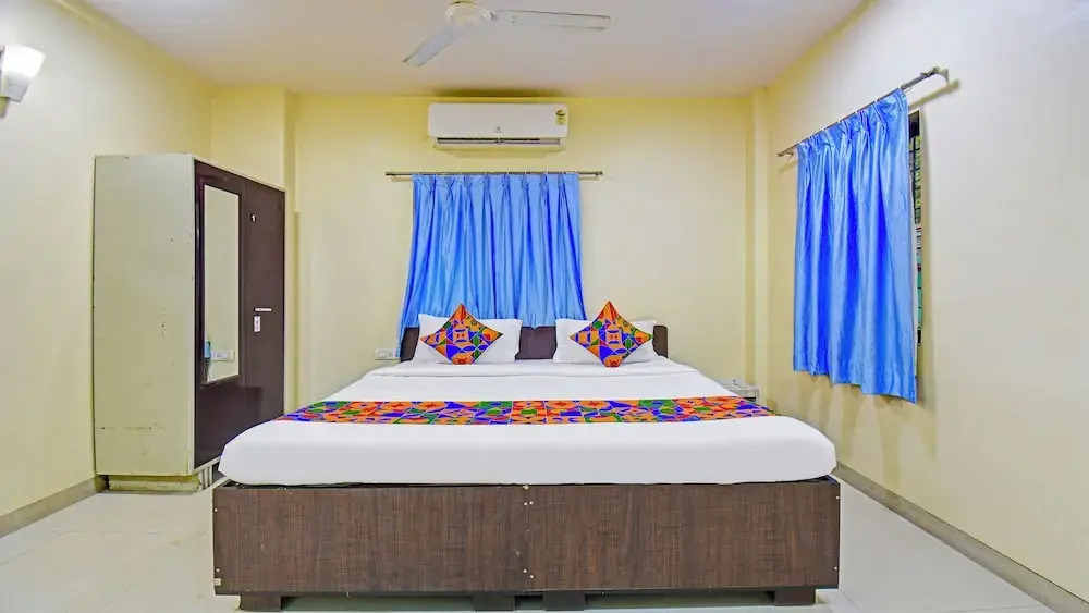 Fabhotel Executive pearl Inn - Nr Twin tower
