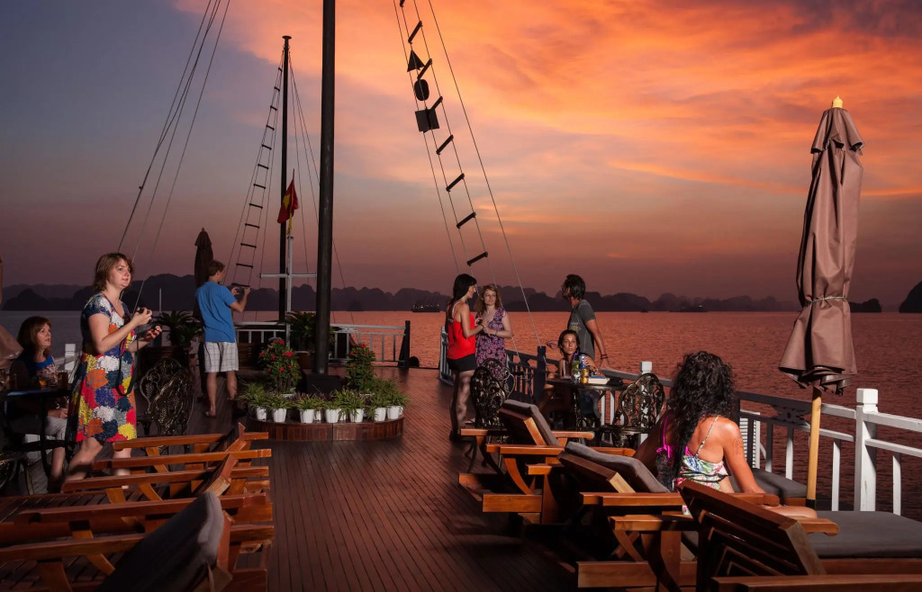 Garden Bay Premium Cruise
