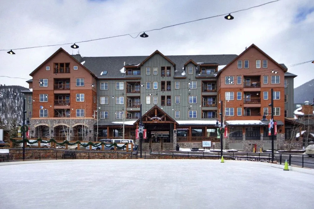 8401 Buffalo Lodge by RedAwning