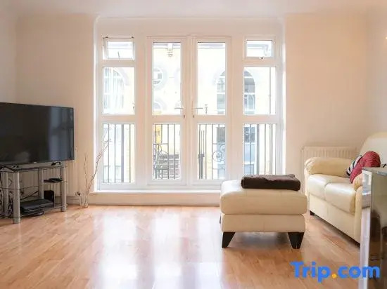 Modern Tower Bridge 3BR House