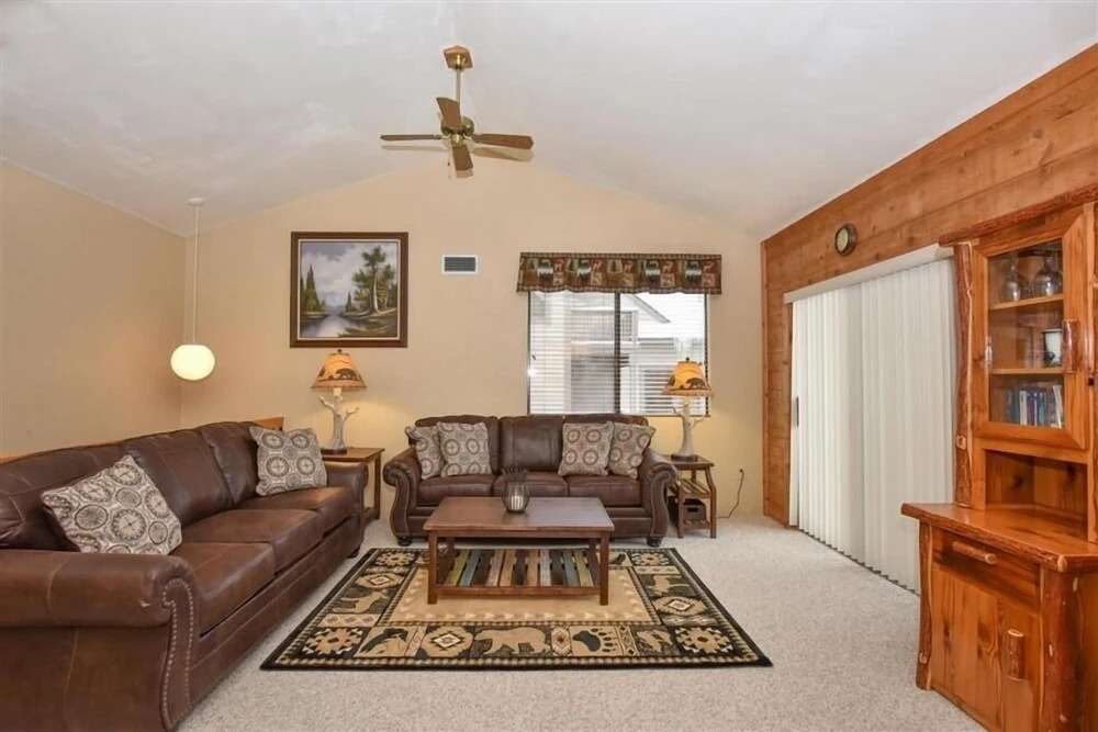 Seven Springs 1 Bedroom Premium Condo, Ski In/Ski Out by RedAwning