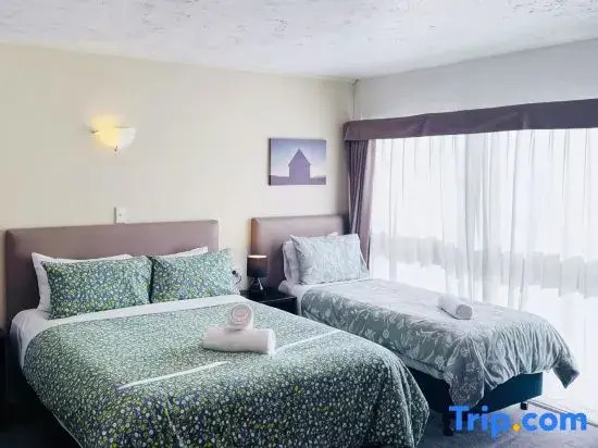Merivale Court Large Studio-Unit 3