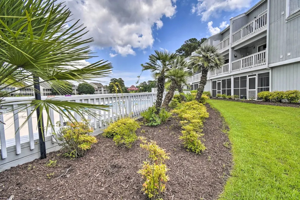Swim, Golf & Dine: Condo by Cherry Grove Beach!