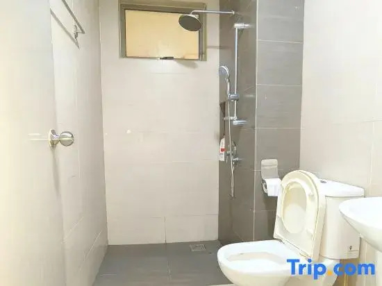 Cozy Cybersquare Ensuite with Pool View #CS1