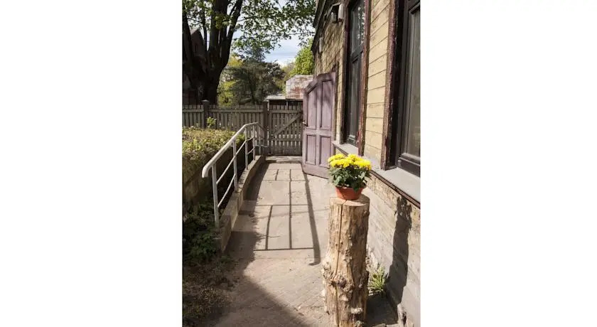 Guest House 30/40