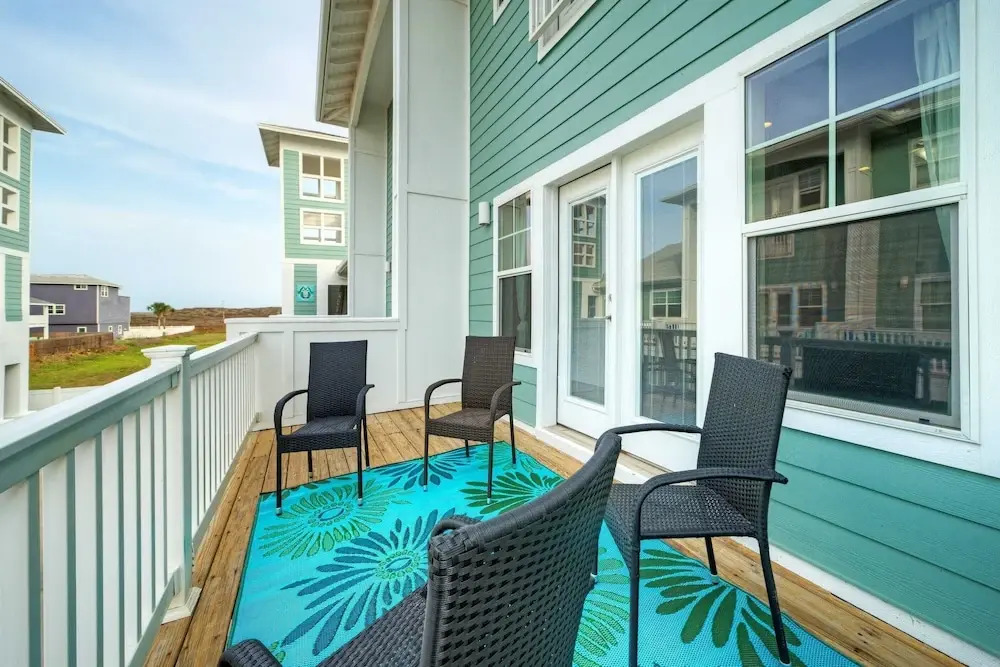 Stylish Condo w/ Pool & Spa Access, Wak to Beach Beach Breeze by Avantstay
