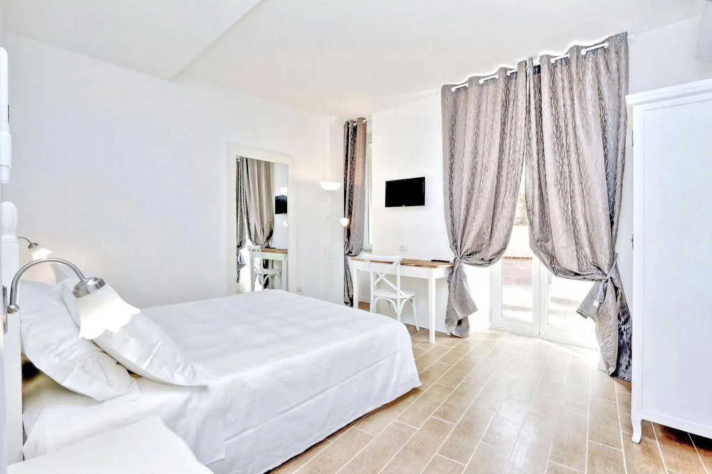 Giuliana Charming Rooms